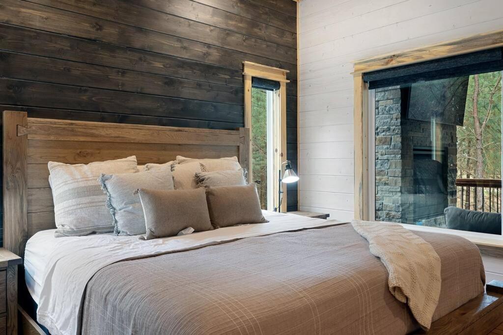 Lone Pine Lodge. Brand New! 2 Bedroom Luxury Cabin. Брокен-Боу Экстерьер фото