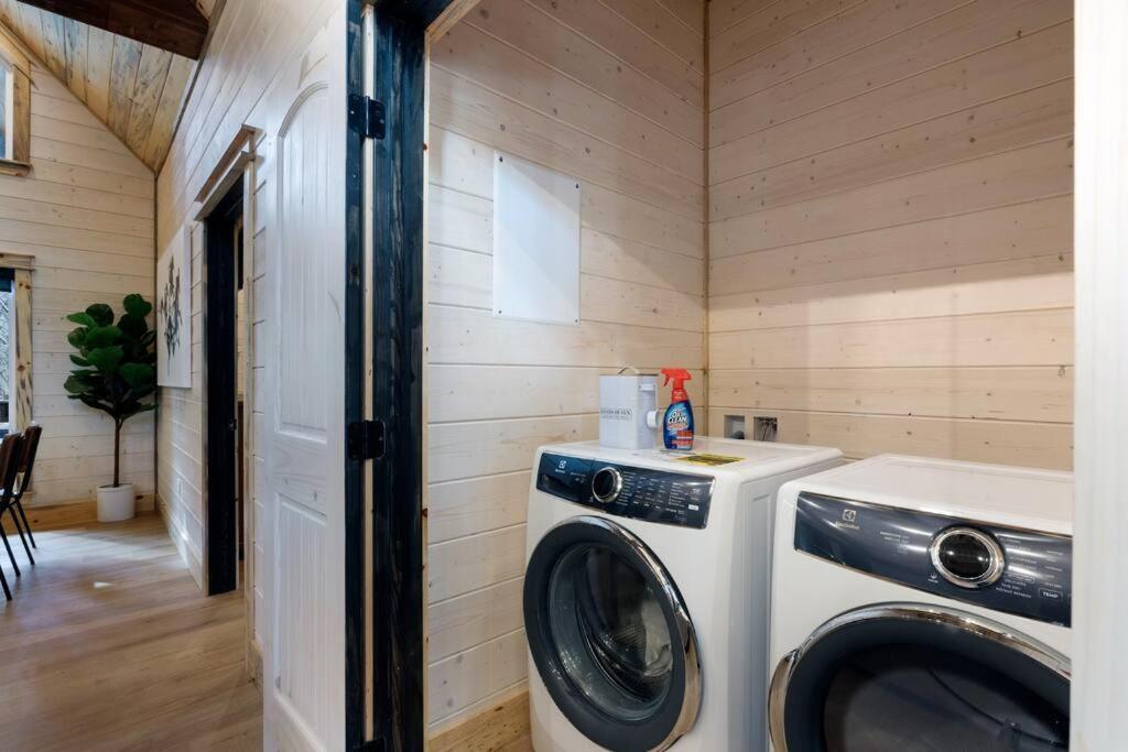Lone Pine Lodge. Brand New! 2 Bedroom Luxury Cabin. Брокен-Боу Экстерьер фото
