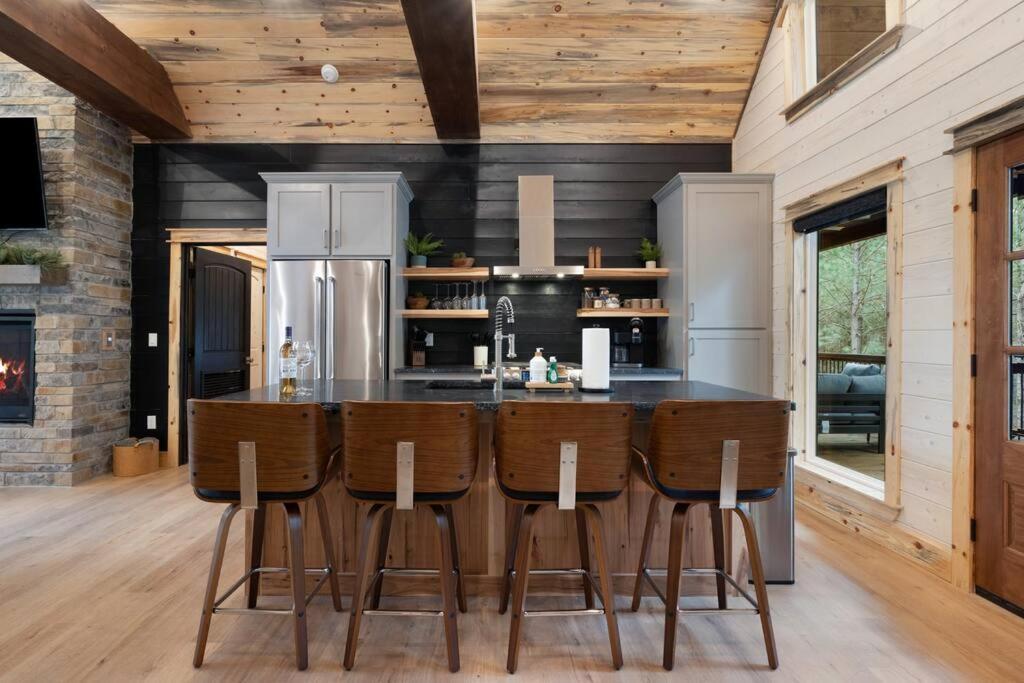 Lone Pine Lodge. Brand New! 2 Bedroom Luxury Cabin. Брокен-Боу Экстерьер фото