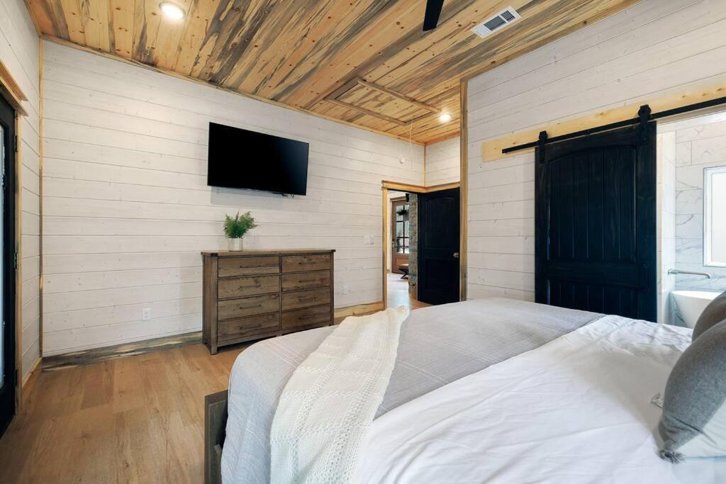 Lone Pine Lodge. Brand New! 2 Bedroom Luxury Cabin. Брокен-Боу Экстерьер фото
