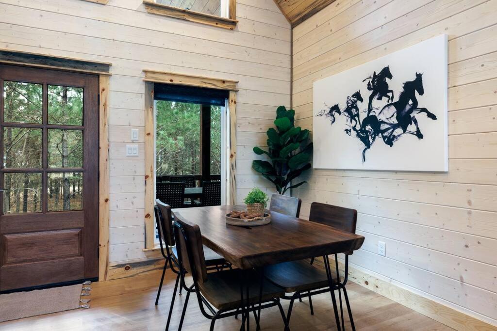 Lone Pine Lodge. Brand New! 2 Bedroom Luxury Cabin. Брокен-Боу Экстерьер фото